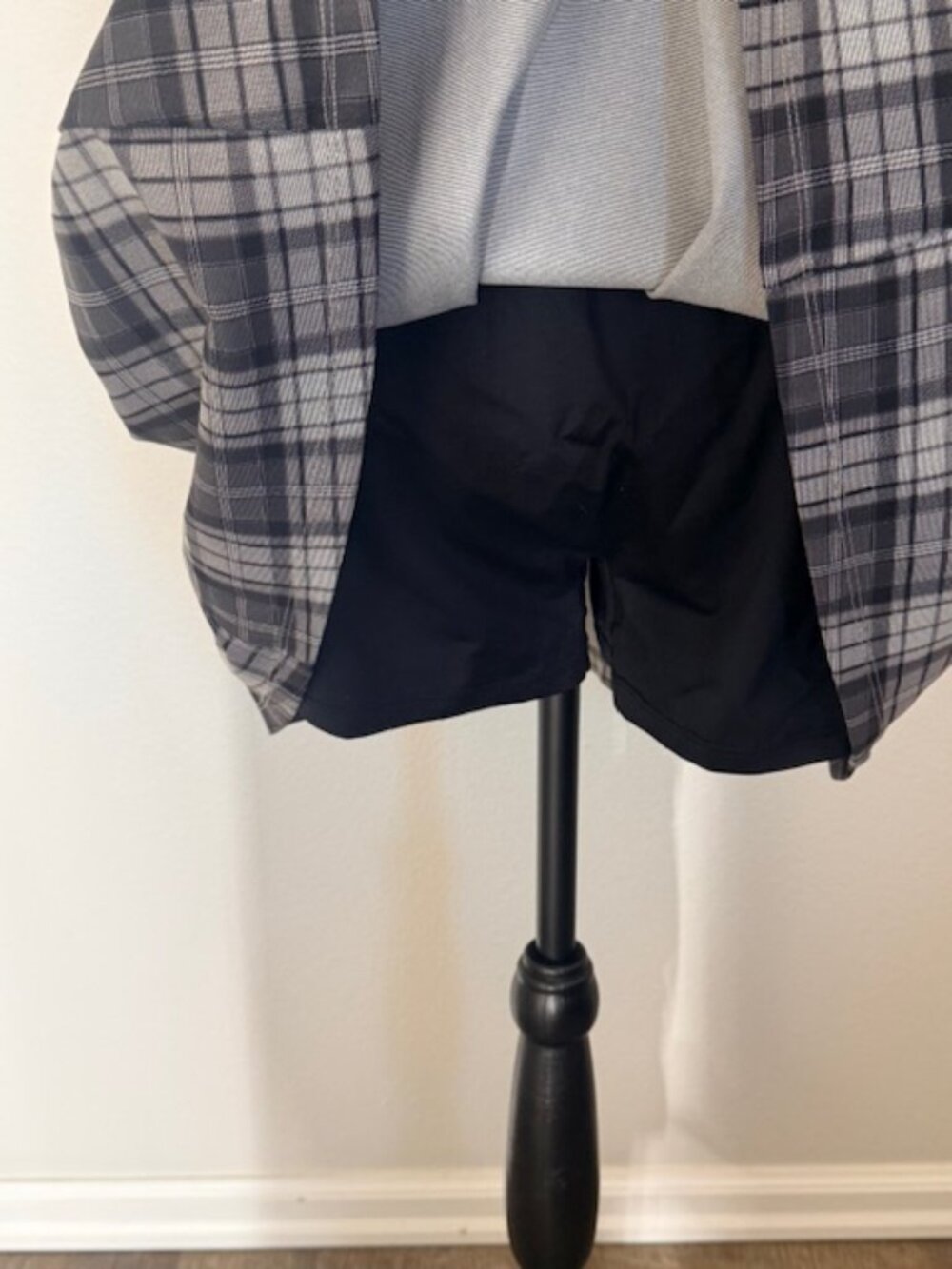Black/grey plaid skort size L - Picture 4 of 5